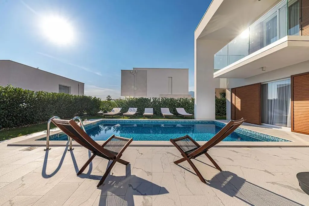 Luxury Villa Tina Moseni With Private Heated Pool Kastela