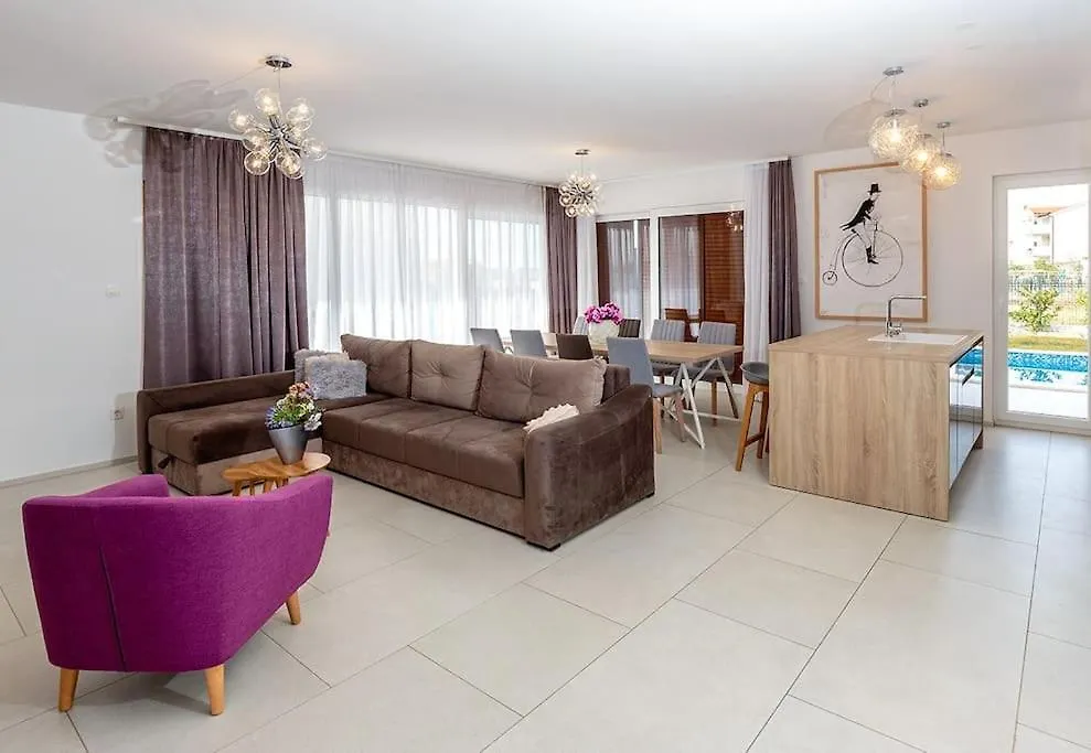 Luxury Villa Tina Moseni With Private Heated Pool Kastela