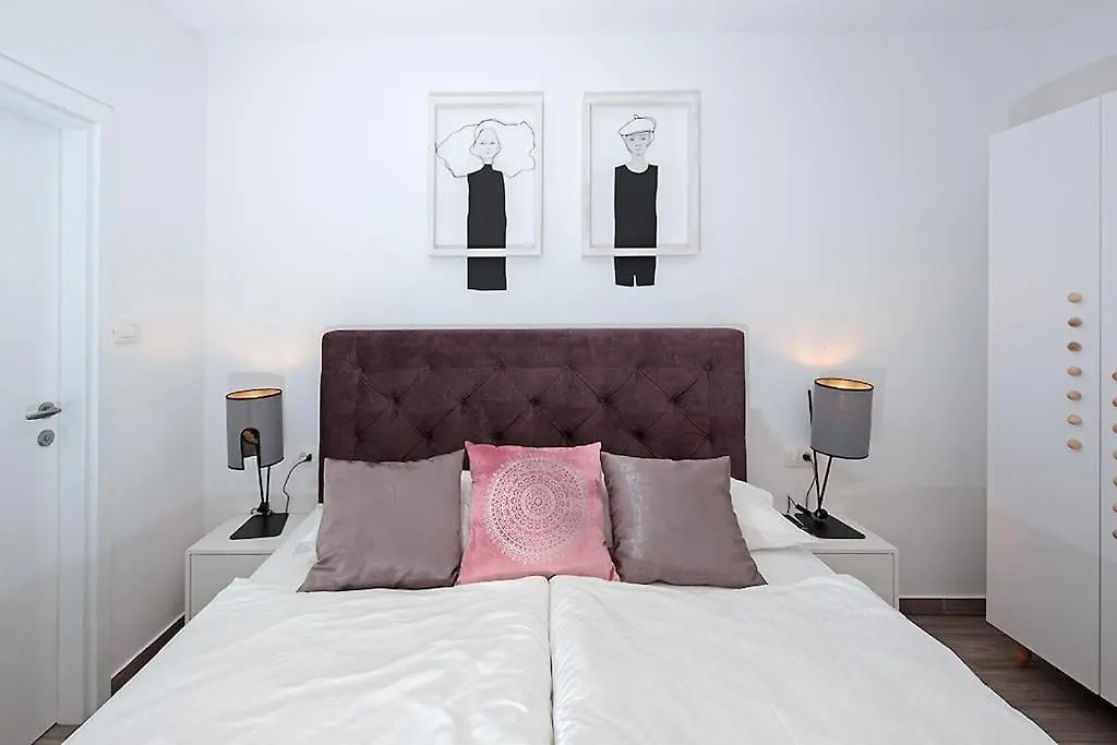 Luxury Villa Tina Moseni With Private Heated Pool Kastela 0*,  Croatia
