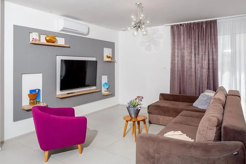 Luxury Villa Tina Moseni With Private Heated Pool Kastela 0*,
